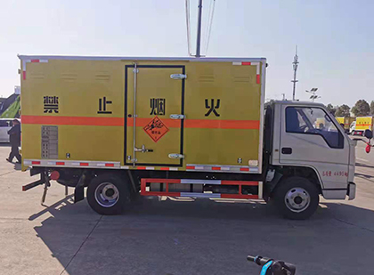 下冶镇爆破器材运输车工人安全操作规范与智能技术保障